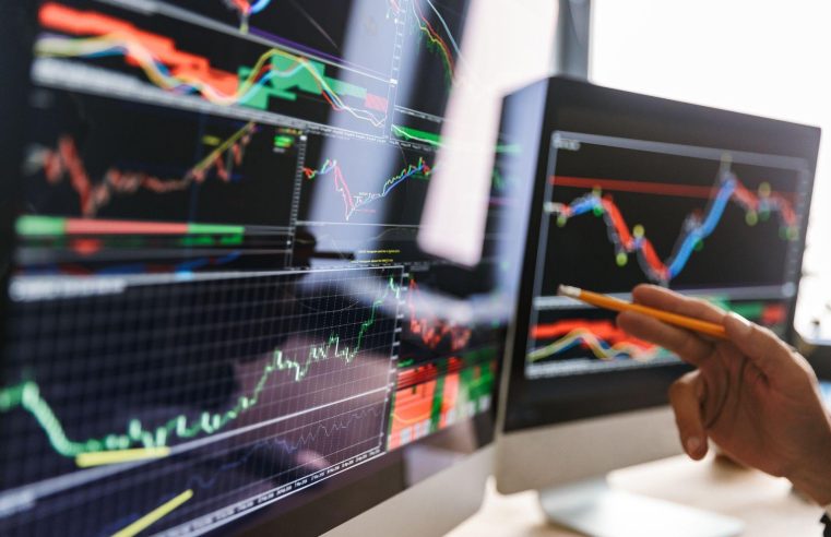 How Real-Time Market Data Improves Trading Decisions
