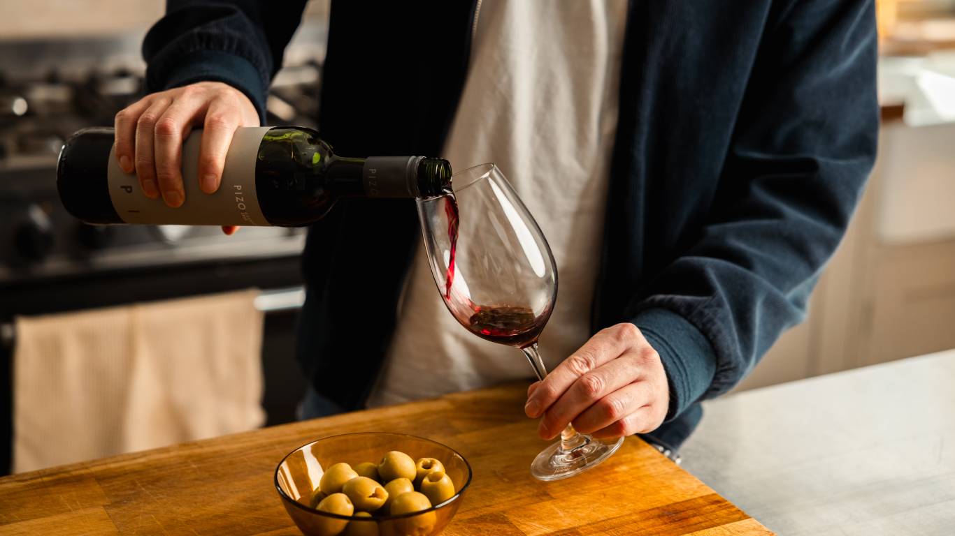 How to Serve English Wine at the Right Temperature